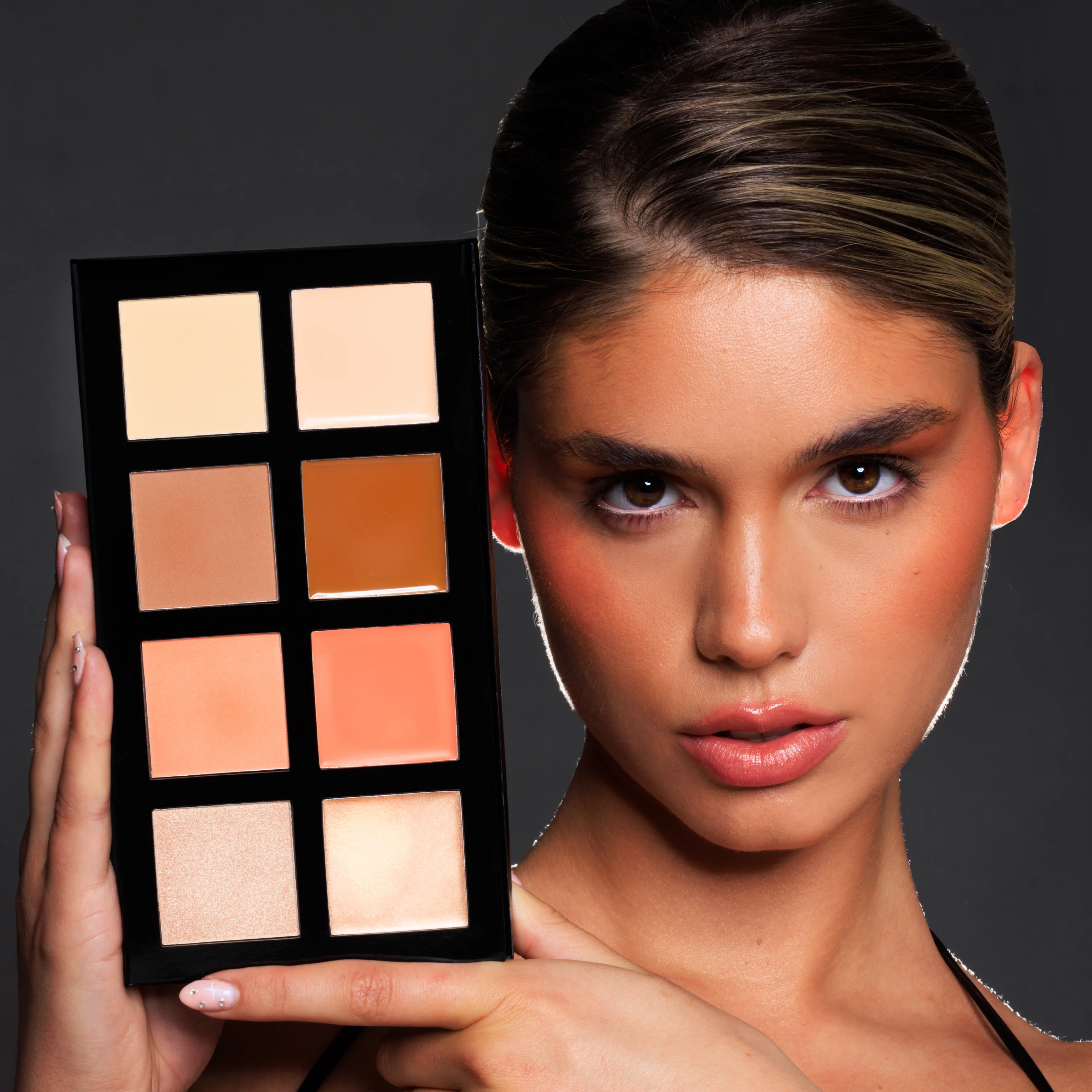 Iconic Bronze Face Case Cream and Powder Palette - Image 4