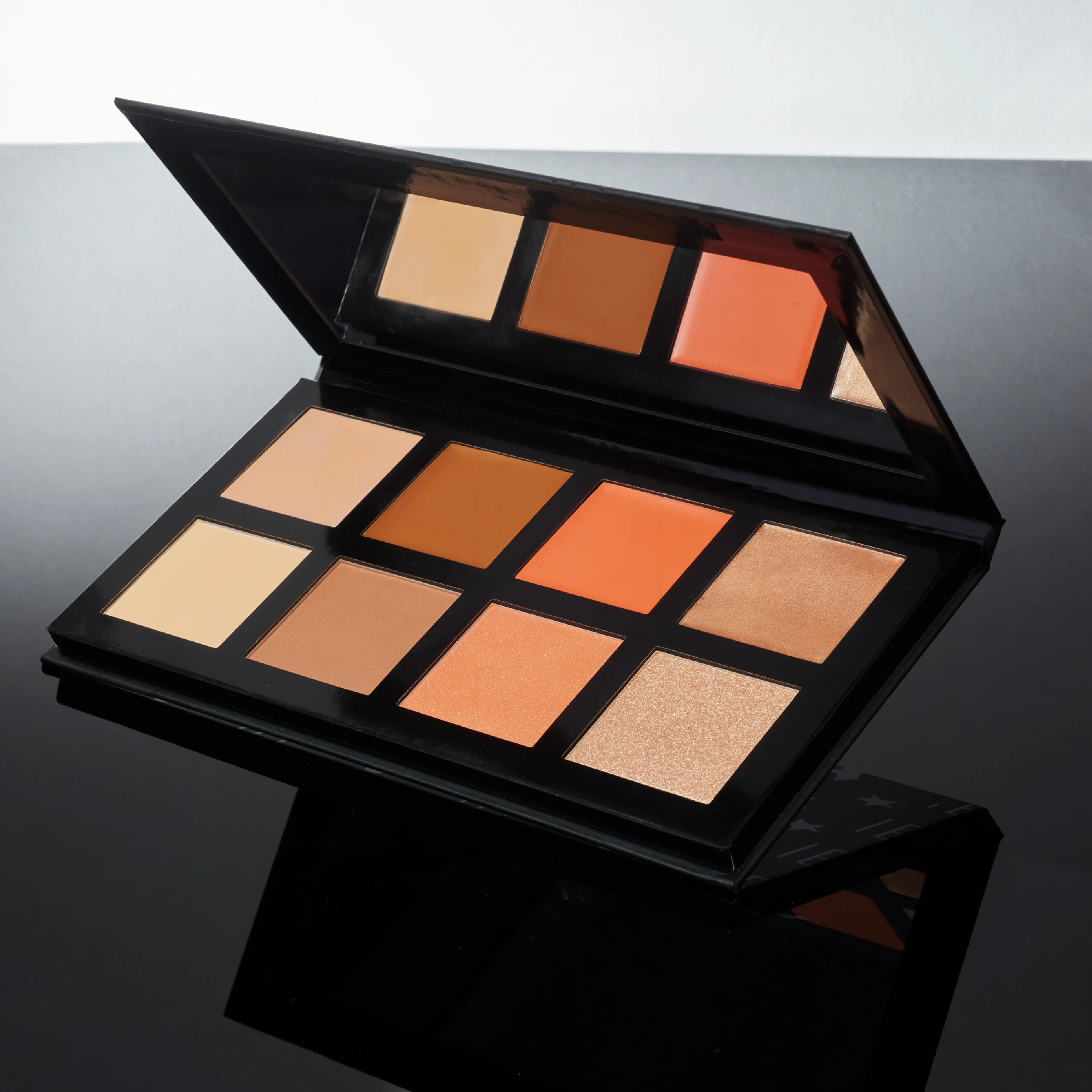 Iconic Bronze Face Case Cream and Powder Palette - Image 7